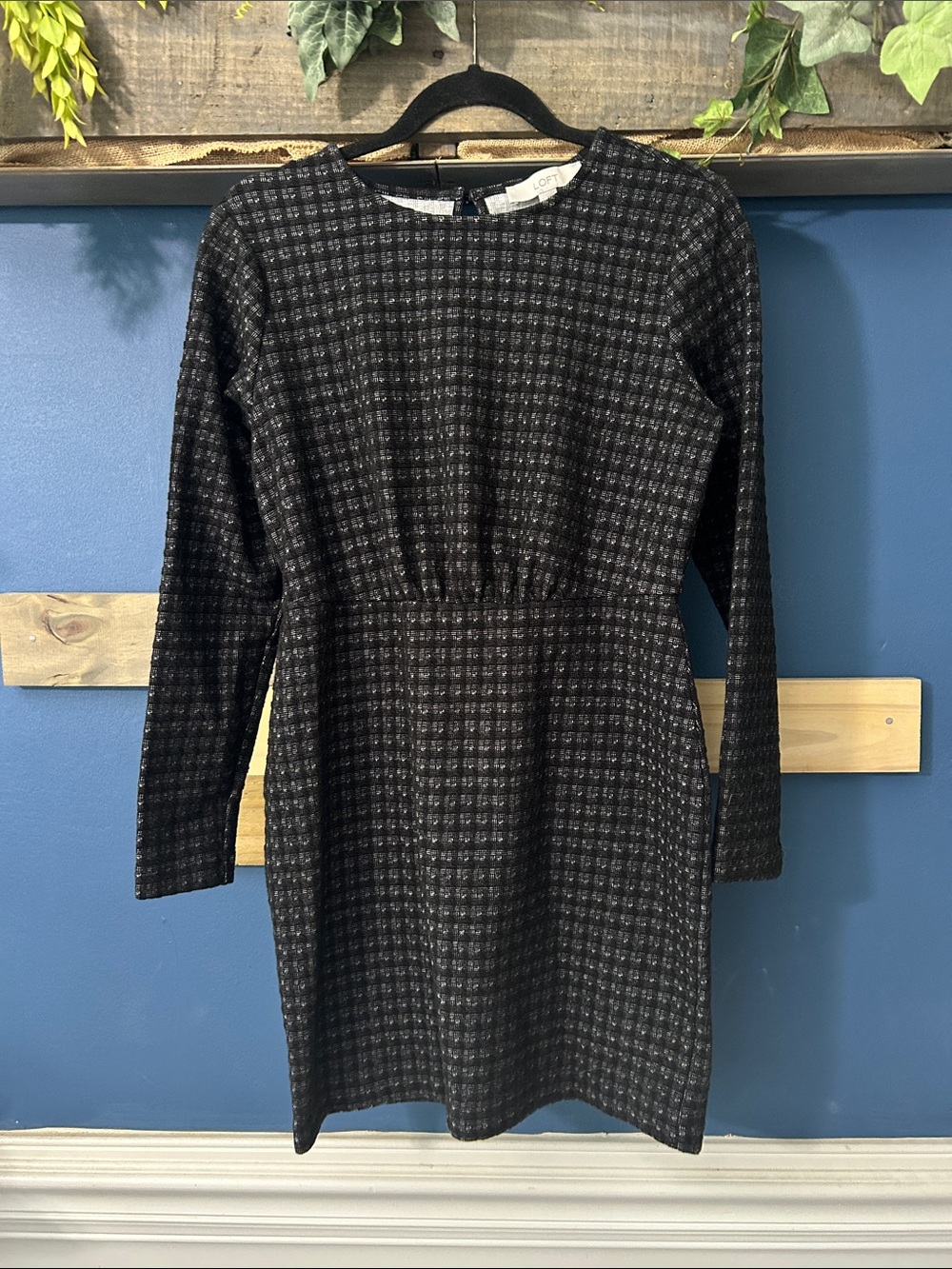 LOFT Black and Gray Plaid Long-Sleeve Dress w/elastic waist. Small